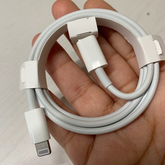 100% ORIGINAL. NEW!! Apple Lightning to USB-C Charger 3.2 Ft. - Picture 2 of 3